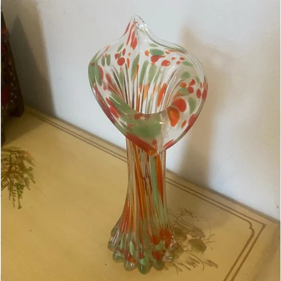 Hand Blown Art Glass Jack In The Pulpit Style Scalloped Vase Red and Green - Picture 12 of 12